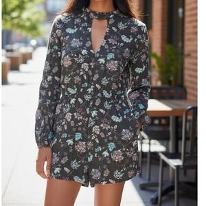 Aeropostale Floral Print Keyhole Neck Romper Women's Size Medium Stylish Chic